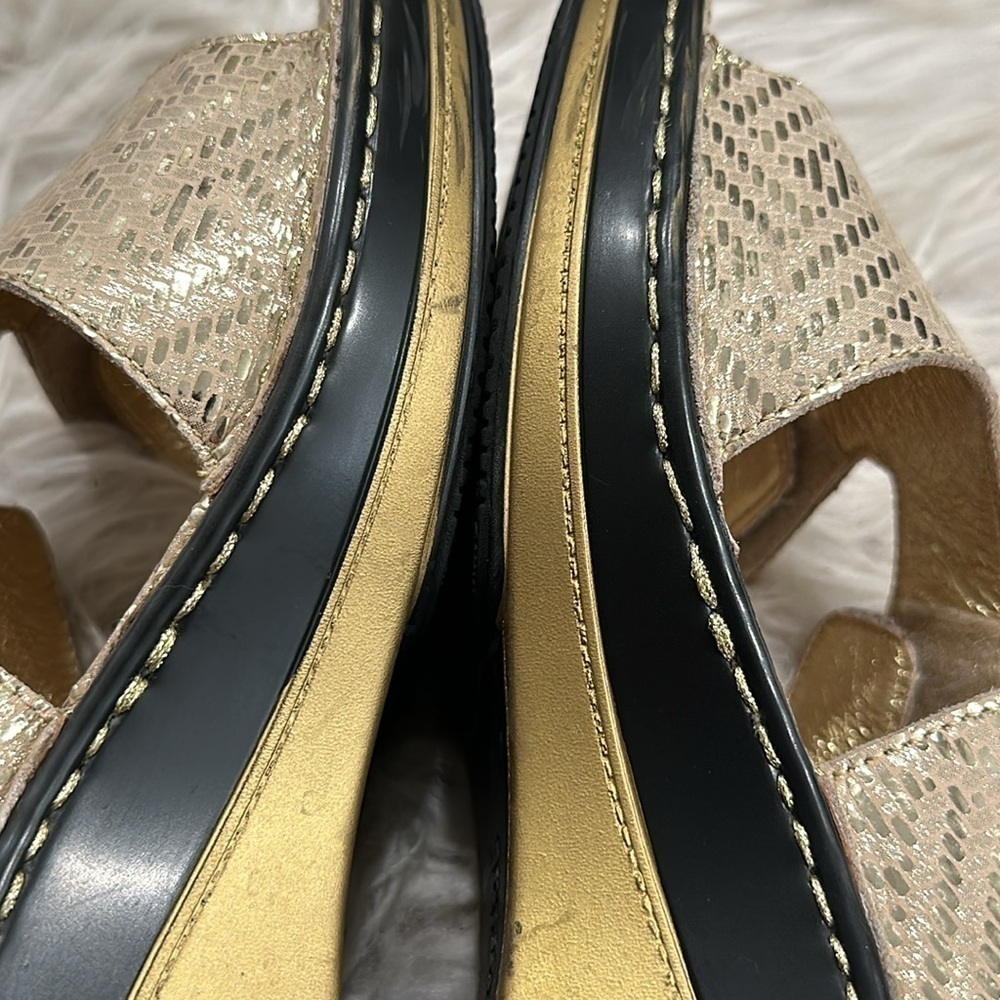 Alegria Dazzler Loti Gold Open Toe Wedge Sandal Slide Sz 38 - Picture 5 of 16